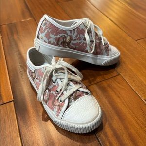 BURBERRY GIRLS SHOES SZ 30